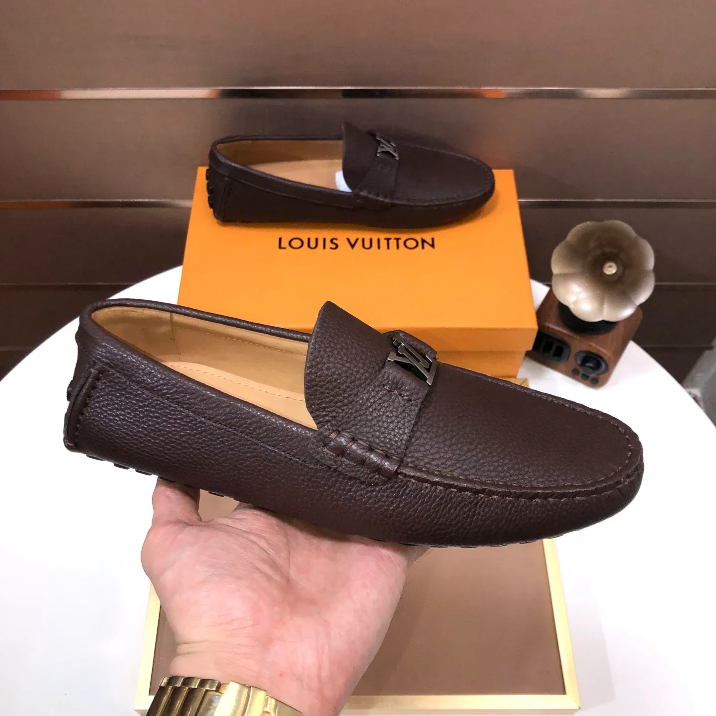 Men's men's shoes 💰420💰 [LV Doudou shoes] (water-dyed cowhide lining) new model is on the market, available on the official website. The new Doudou shoes are processed into single-color materials, and the uppers are made of imported cowhide material. The body of the shoe is fully hemmed with mark thread, and is lined with imported original cowhide leather. The elegant shoe shape is super suitable for all-matching, and the size is 38-44.